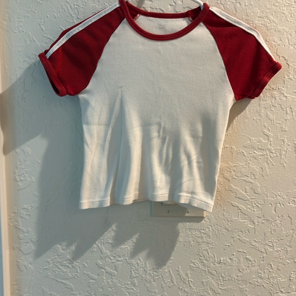 Cropped white tee